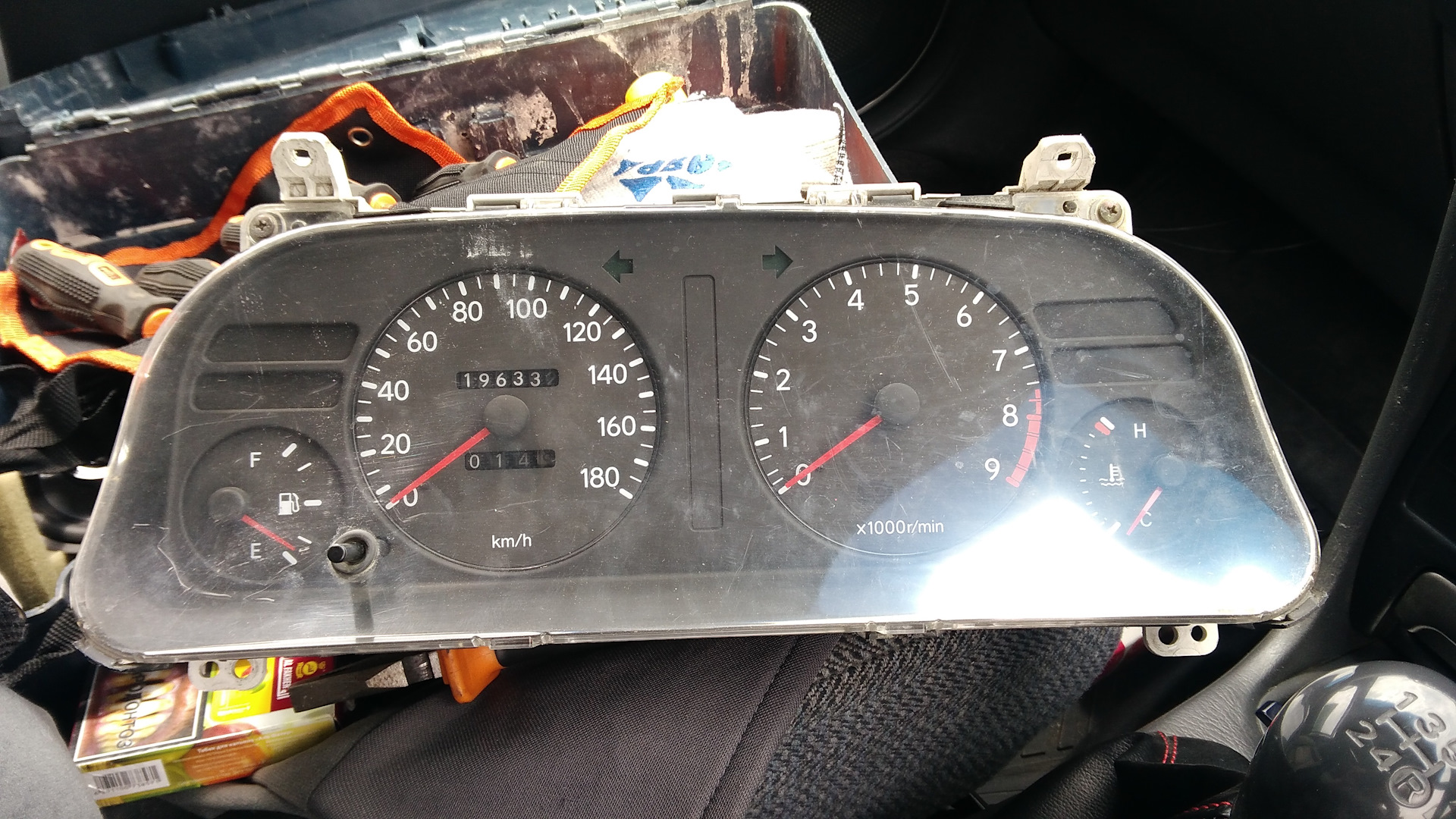 панель с тахометром тойота