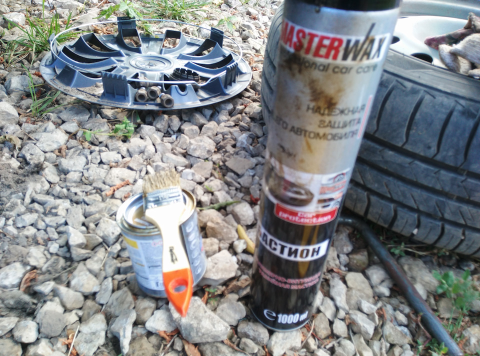 обработка мастикой задних арок и порогов — Lada Приора седан, 1,6 л ...