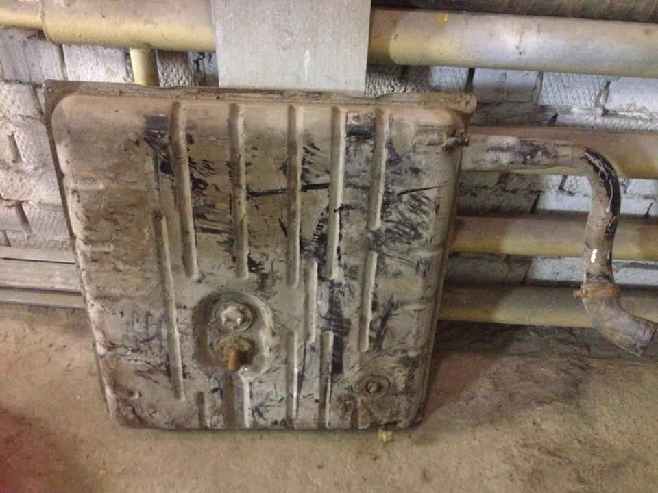 Замена масла в рулевом редукторе, бензобак ГАЗ 24 — ГАЗ 2401, 2,4 л ...