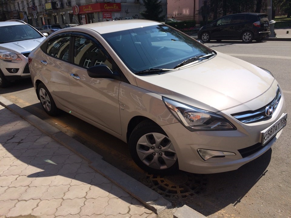 Hyundai Solaris бежевый металлик