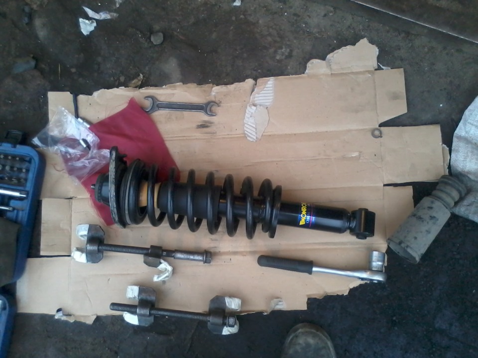 Задняя подвеска больше не стучит. — Audi V8, 2,5 л, 1991 года | своими ...