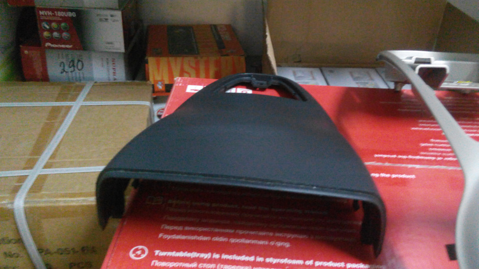 Крышка дисплея GID. Пригодится при его установке взамен маленького. Цена 500 р + пересыл. — Opel Corsa D