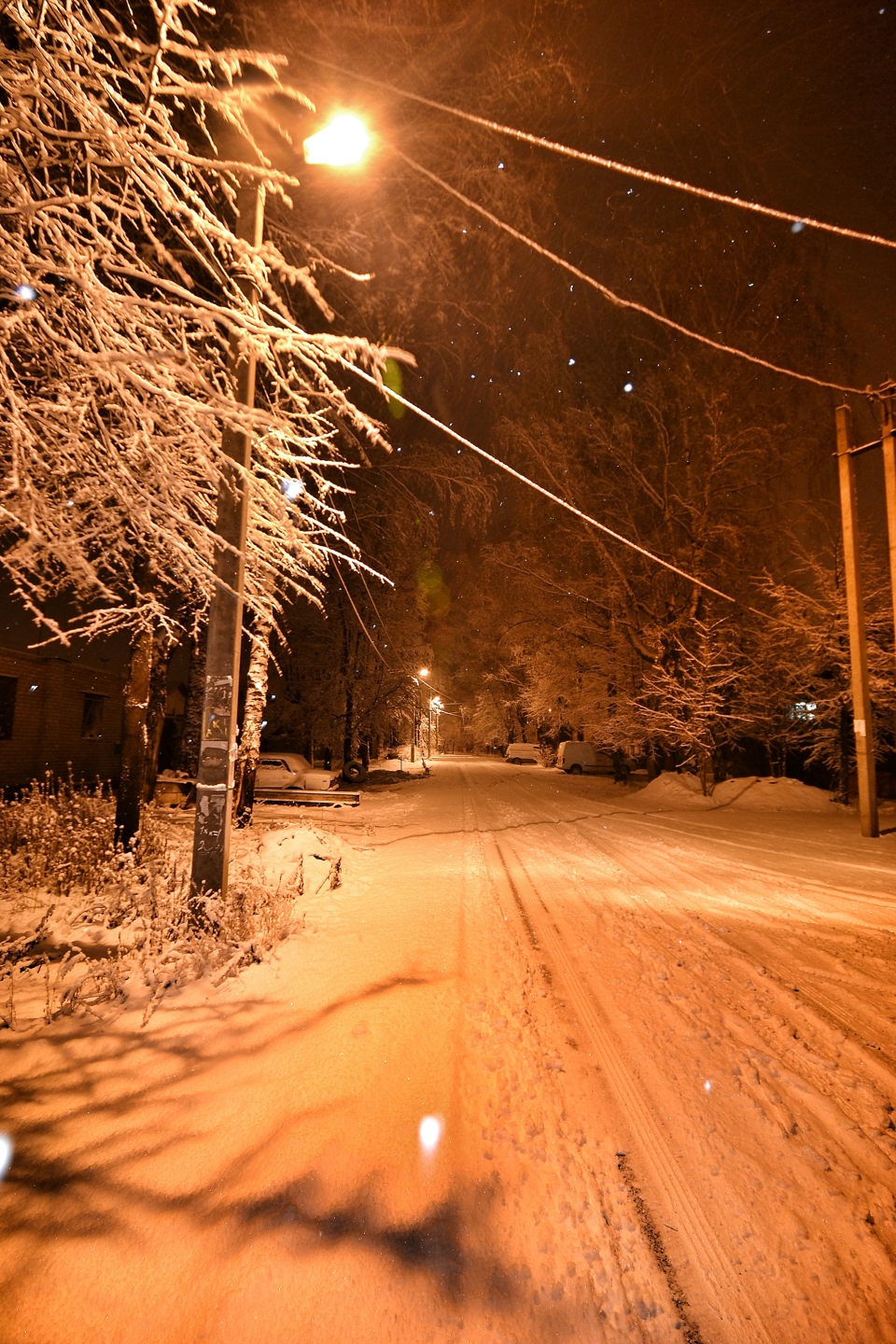 Ночные сугробы. Снег ночью. Снегопад ночью. Зима ночь город. Город вечер снег.
