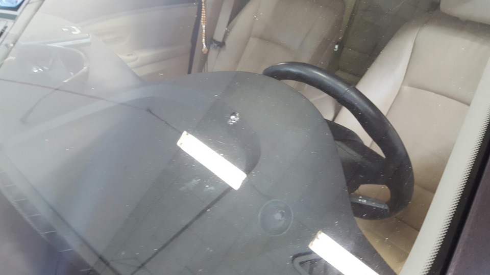 Замена лобового стекла — BMW 5 series (F10), 3 л, 2011 года | поломка ...