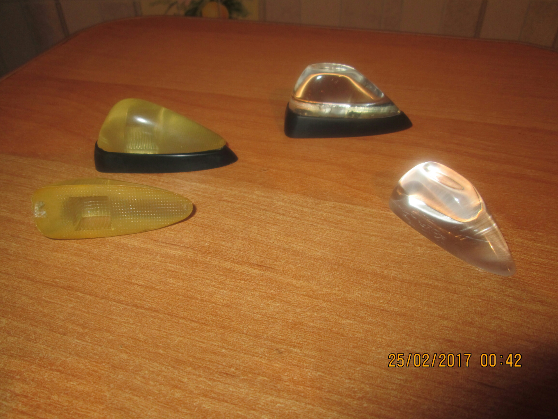 капельки на крыло. габаритные маячки тойота корона. светлячки на крылья авто тойота королла. капельки на крыло. светлячки габарит на крыло.