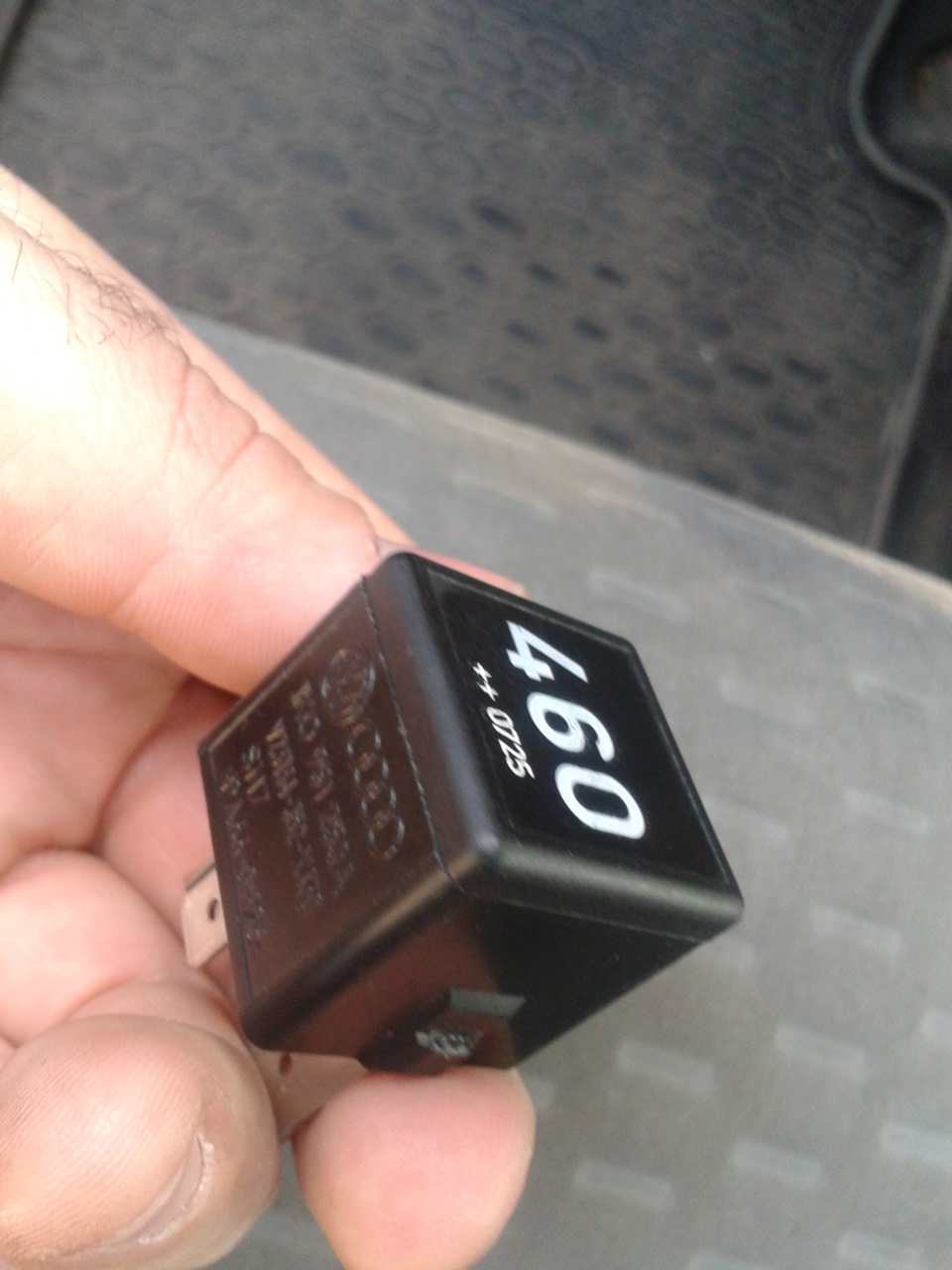 Реле 460 фольксваген за что отвечает. a817074s 960. Реле 460 фольксваген за что отвечает фото. Реле 460 фольксваген за что отвечает-a817074s 960. картинка Реле 460 фольксваген за что отвечает. картинка a817074s 960. Помогите, что может быть реле промежуточное 404, целое, катушка и контакты проверял отдельно, работают. Но напряжение не приходит на это реле, гетару тянешь на себя, срабатывают дворники, омыватели молчат, напряжение на клеммах катушки отсутствует. Не работают прикуриватели, предохранители все целые. Реле 460 фольксваген за что отвечает. a817074s 960. Реле 460 фольксваген за что отвечает фото. Реле 460 фольксваген за что отвечает-a817074s 960. картинка Реле 460 фольксваген за что отвечает. картинка a817074s 960. Помогите, что может быть реле промежуточное 404, целое, катушка и контакты проверял отдельно, работают. Но напряжение не приходит на это реле, гетару тянешь на себя, срабатывают дворники, омыватели молчат, напряжение на клеммах катушки отсутствует. Не работают прикуриватели, предохранители все целые.