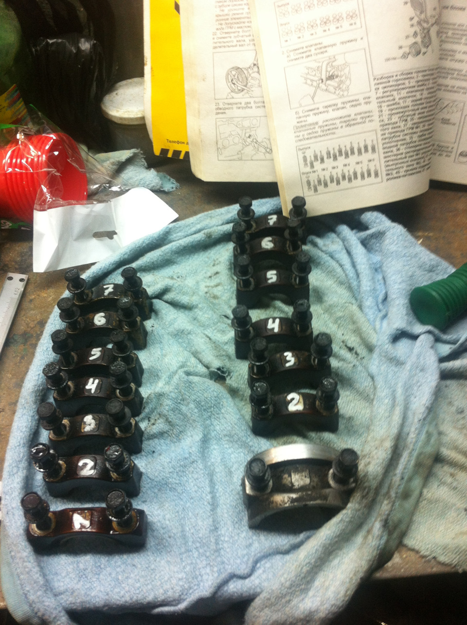 Замена: Маслосъемные колпачки, сальник распредвала — Toyota Mark II (90 ...