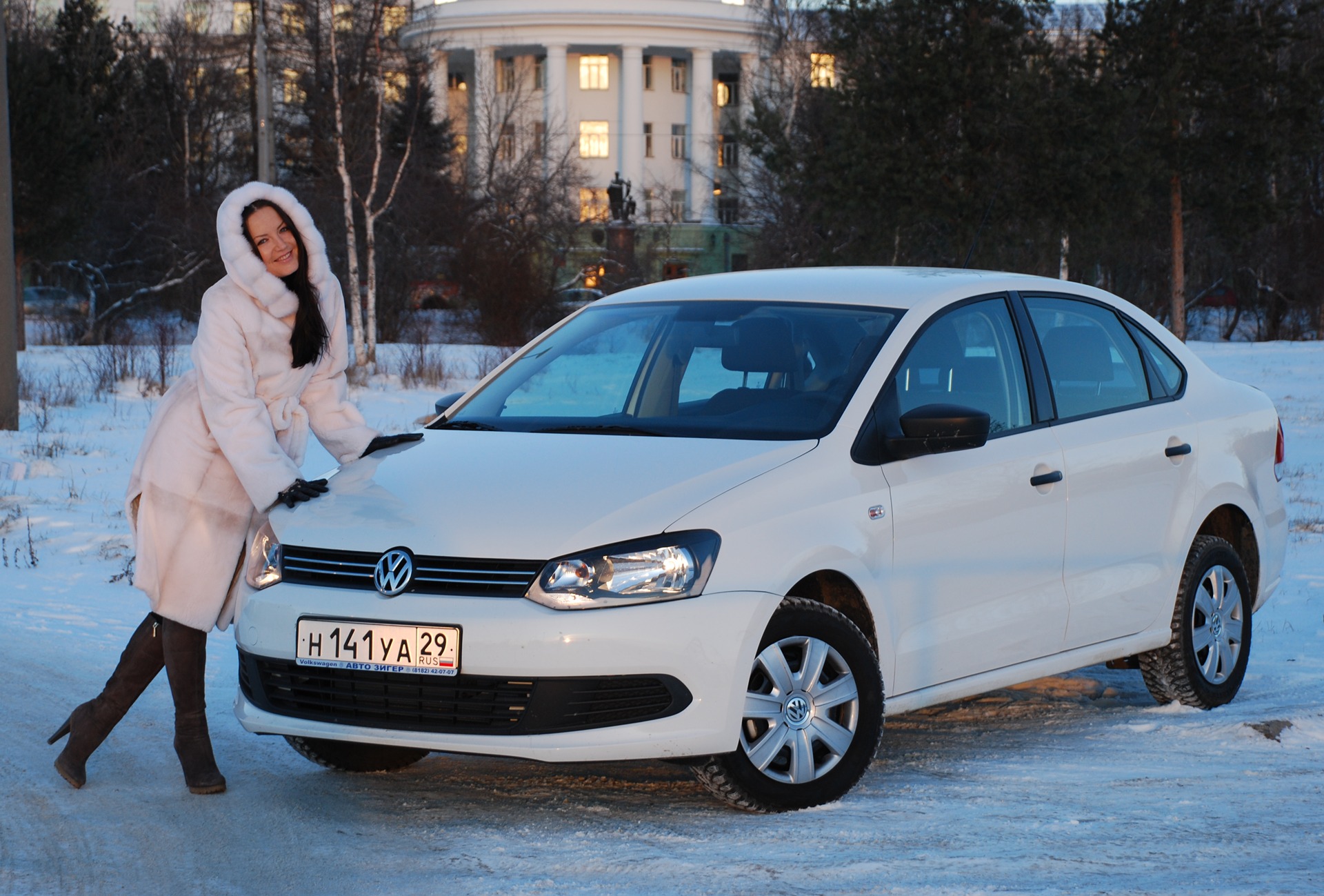 Volkswagen Polo 164 девушка