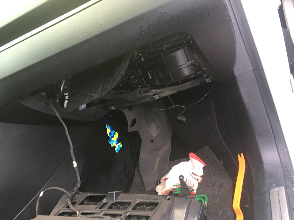 Чистка вентилятора печки — Volkswagen Passat CC, 1,8 л, 2012 года ...