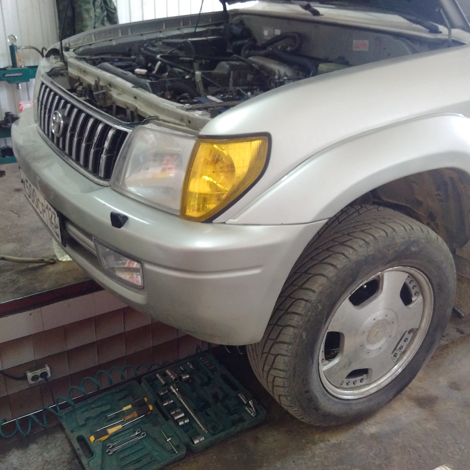 Toyota land cruiser prado 90 1996. Ленд крузер прадо 90 кузов. Эксклюзивный прадо 90. Прадо 97 год. Перламутровый прадо 90.