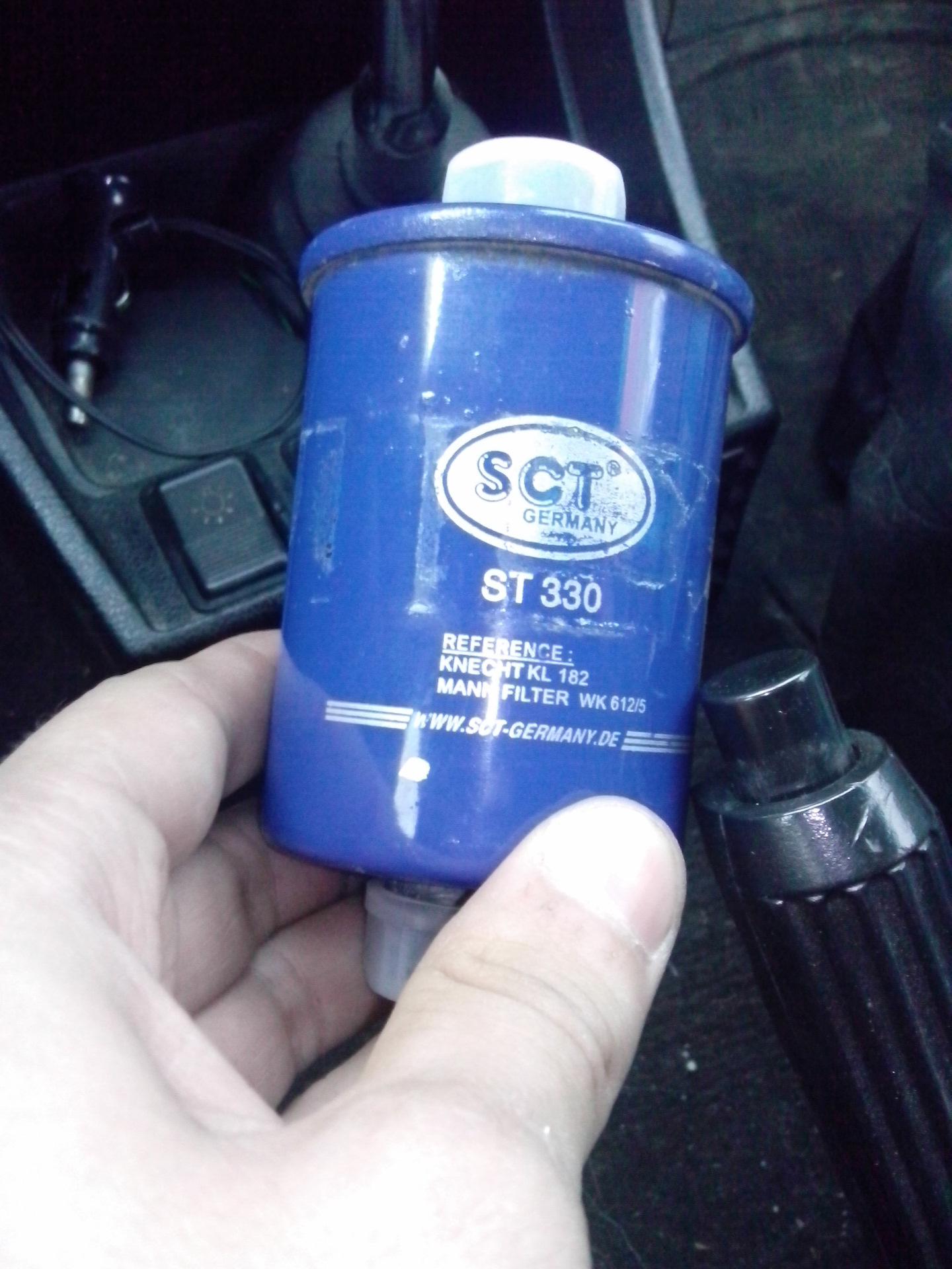 Замена топливного фильтра — Lada 21074, 1,6 л, 2007 года | своими ...