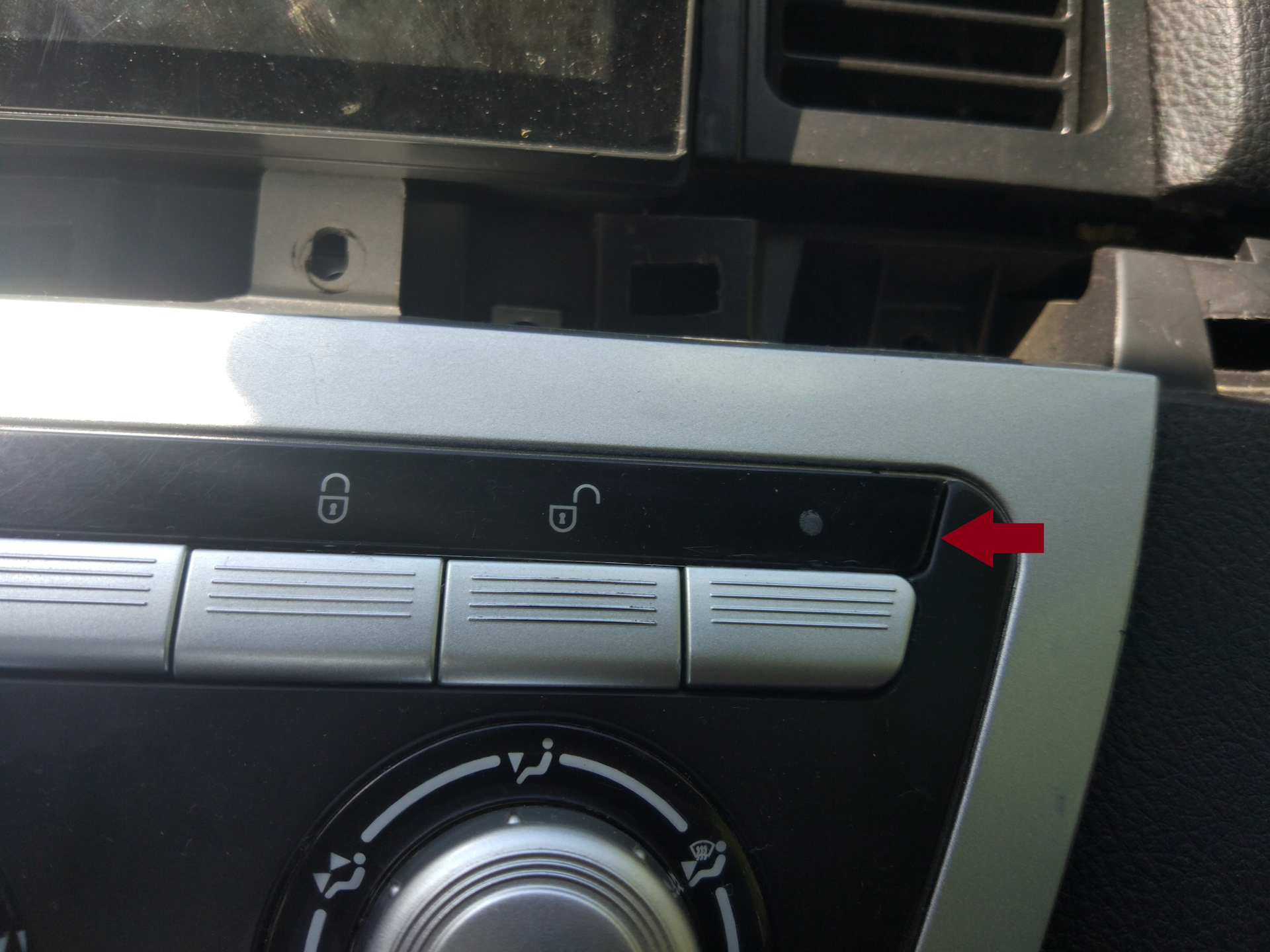 пружина багажника на лифан солано. лифан солано 620 кнопка бардачка. как открыть лифан солано. лифан солано 2013 салон. как открыть лифан солано.