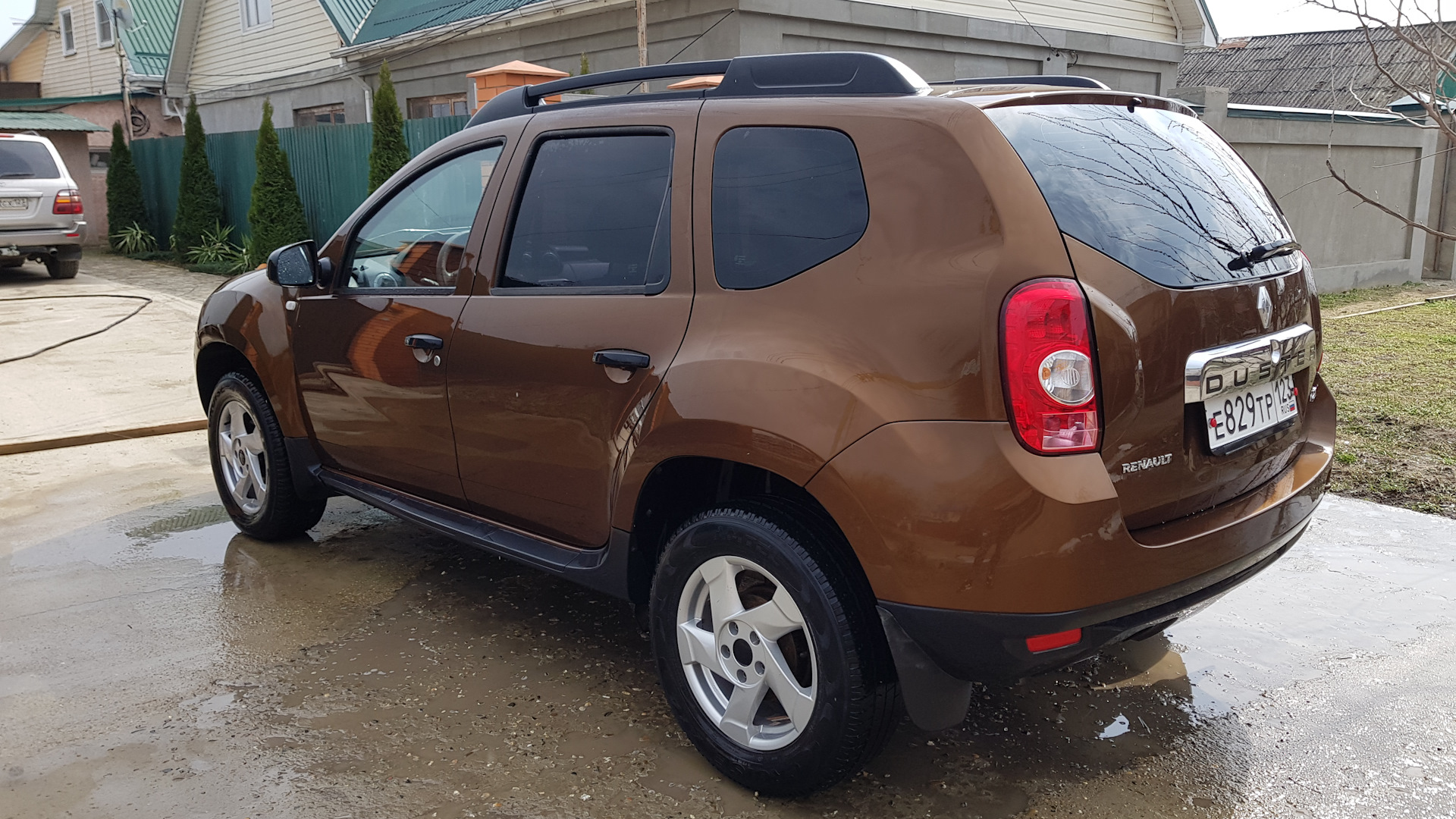 Renault Duster (1G) 2.0 бензиновый 2013 | Коричневый орех 2.0 на DRIVE2