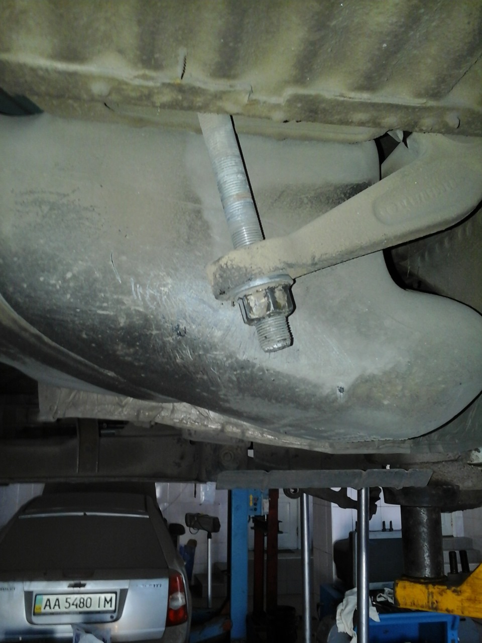 Нужно было поменять правый сальник полуоси, а получилось как всегда ...