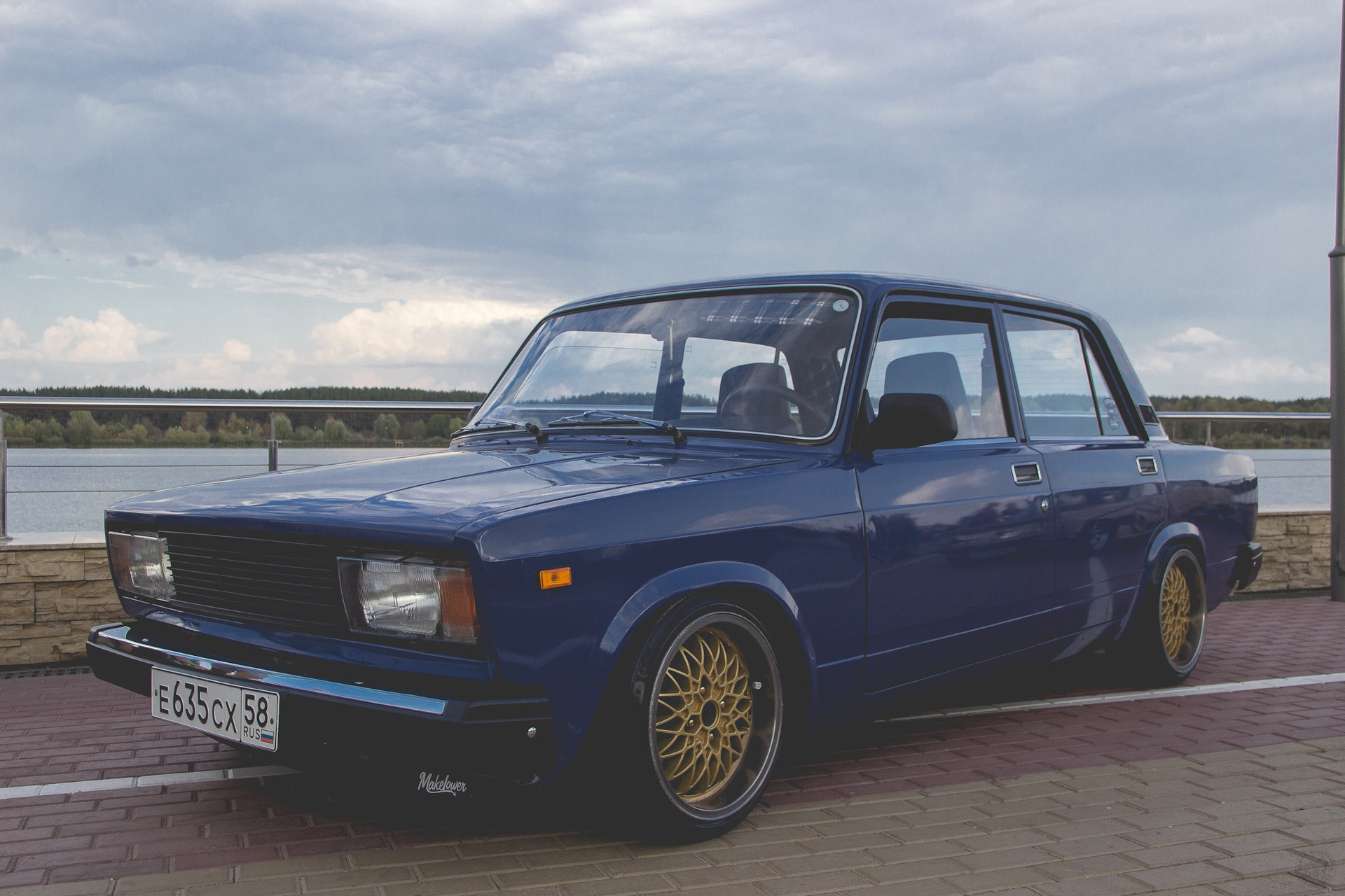 Lada 2105 stance