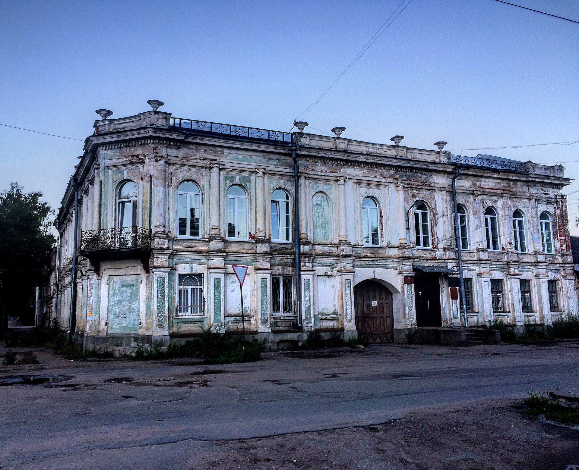 Вышний волочек каталог. Вышний Волочек магистрат. Вышний Волочек здания. ЖБИ Вышний Волочек. Вышний Волочек Московская 53.