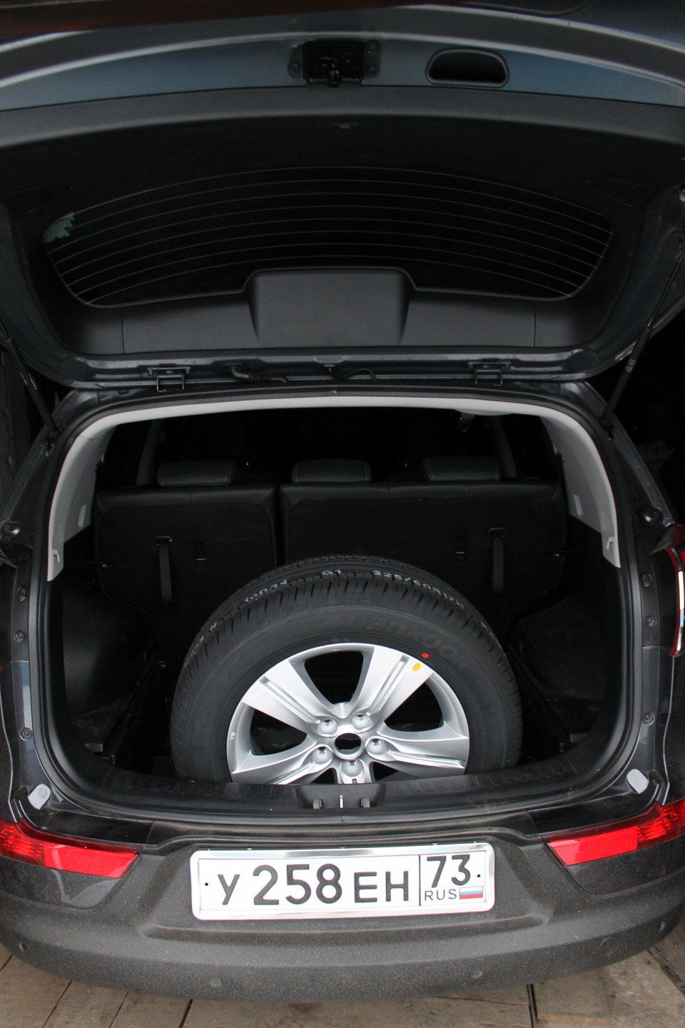 Светодиодная подсветка багажника. — KIA Sportage (3G), 2 л, 2011 года ...