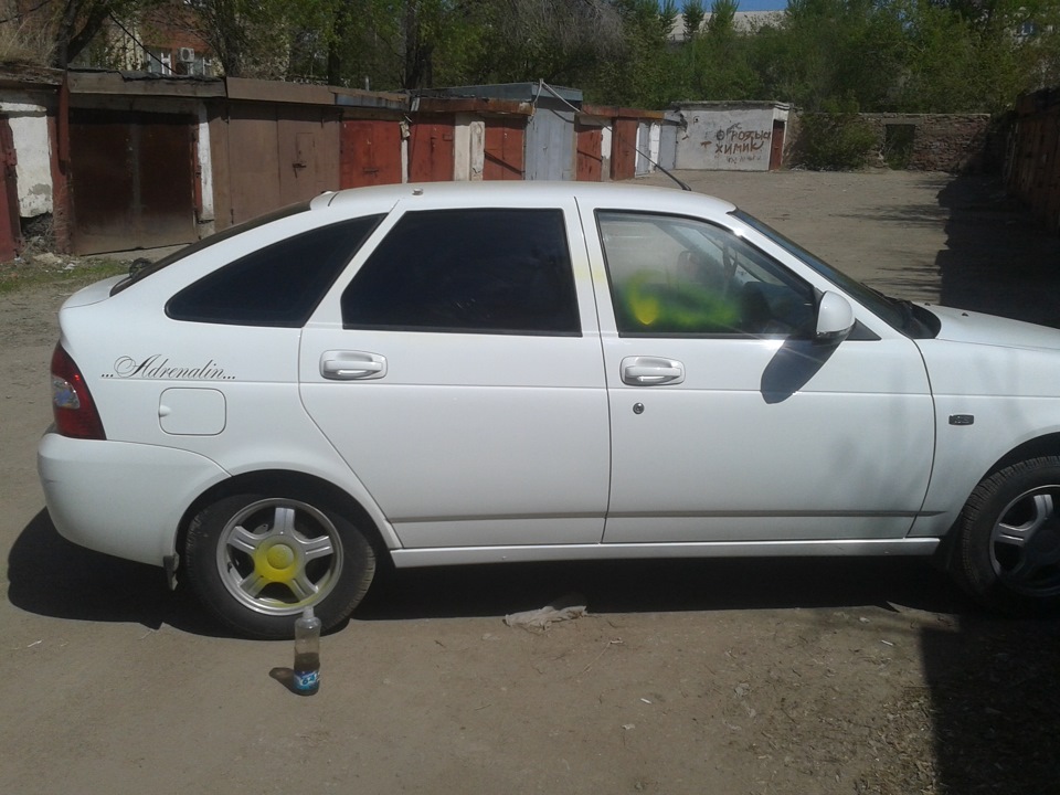 какая-то с*ка разресовала мою машину балончиком ночью во дворе…утром ...