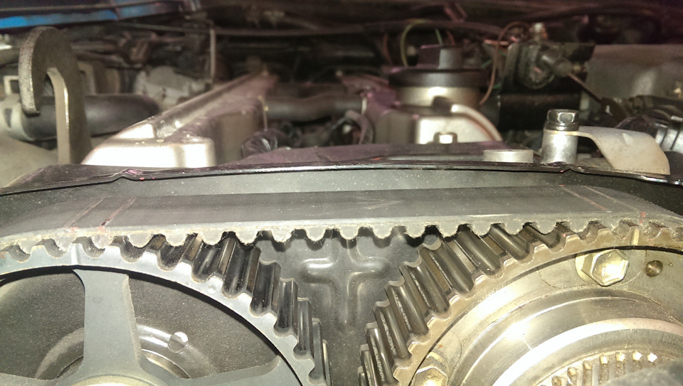 Метки на шкивах распредвалов выставлены в положение 0 — Toyota Soarer (3G)