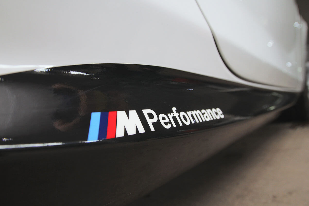 Надпись m Performance BMW