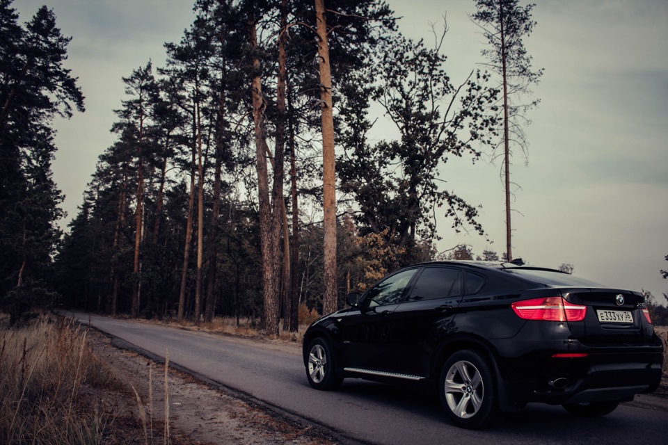 Фото бмв х6 черного. BMW x6 2008 ночью. БМВ х6 в лесу. БМВ х6 Хотьково. БМВ х6 осень.