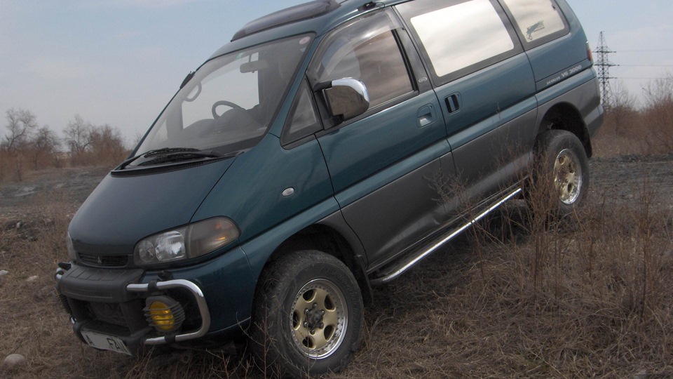 mitsubishi delica левый руль полный привод