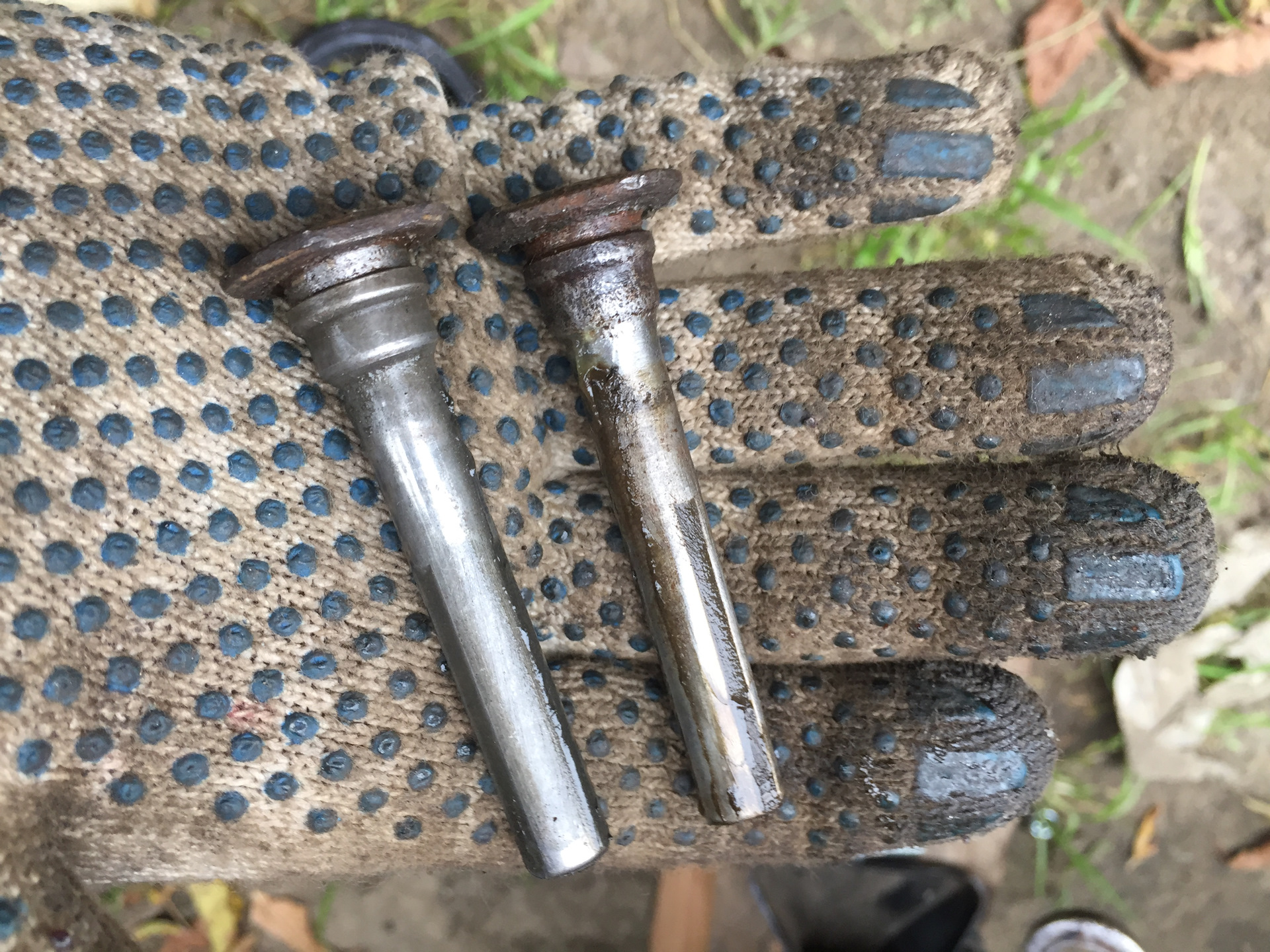 Направляющие суппорта гремят пежо боксер 3 отзывы. Направляющие переднего суппорта ниссан альмера g15. Ниссан альмера н16 направляющие суппорта. Ржавые направляющие суппорта. Nissan wingroad 2002 гремят суппорта.