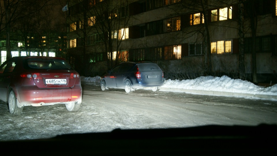 Замена лампочек габаритов и ближнего света — Ford Focus II Hatchback, 1 ...