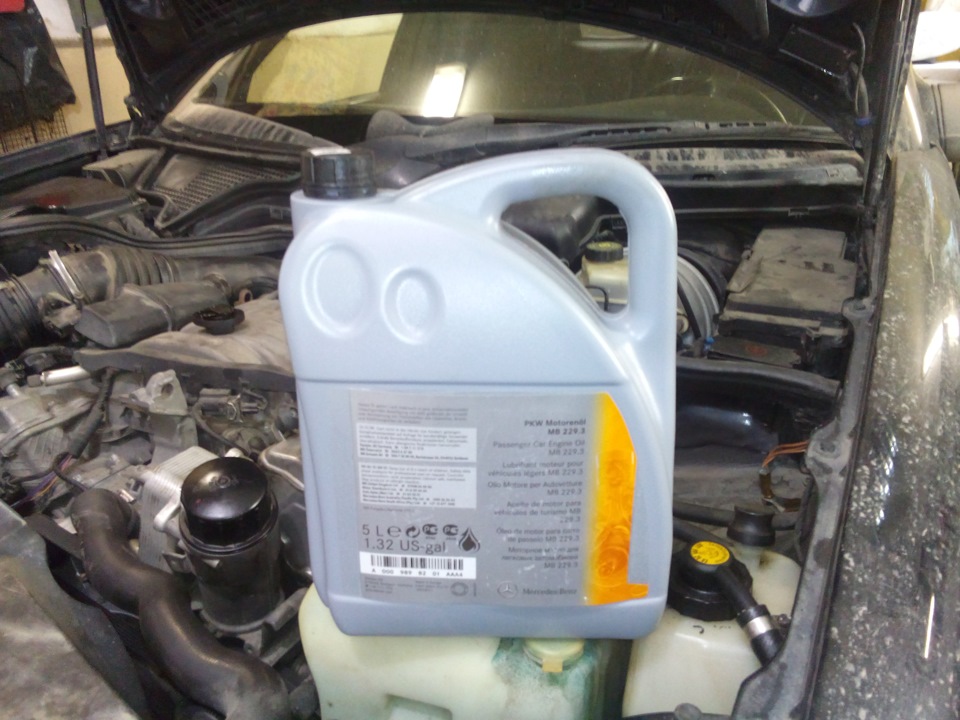 Замена масла в двс — Mercedes-Benz E-class (W210), 3,2 л, 1998 года ...