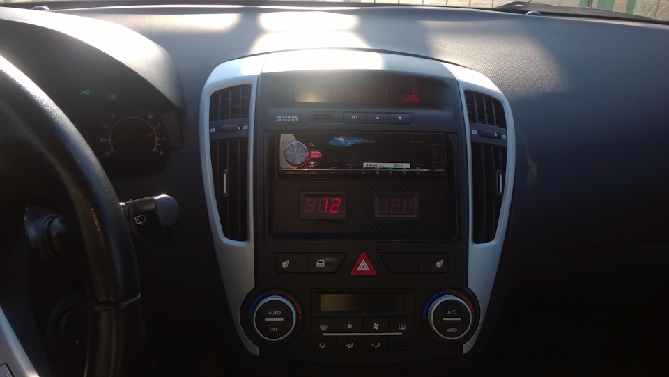 Установка нештатной магнитолы + вольтметры — KIA Ceed (1G), 1,6 л, 2010 ...