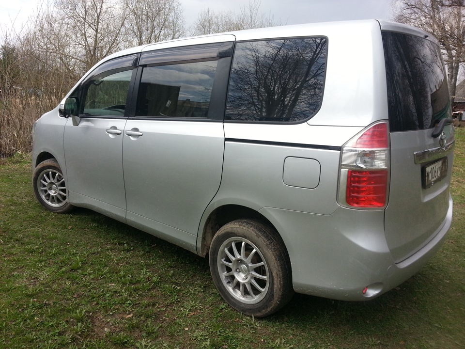 Ноах 50 кузов. Тойота Ноах 2023. Toyota Noah диски. 205/70 R16 Тойота Ной. Ноах вынос 50 кузов.