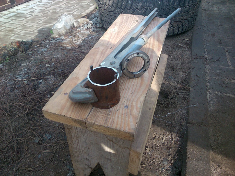 Два спецключа. — Nissan Patrol GR I (Y60)