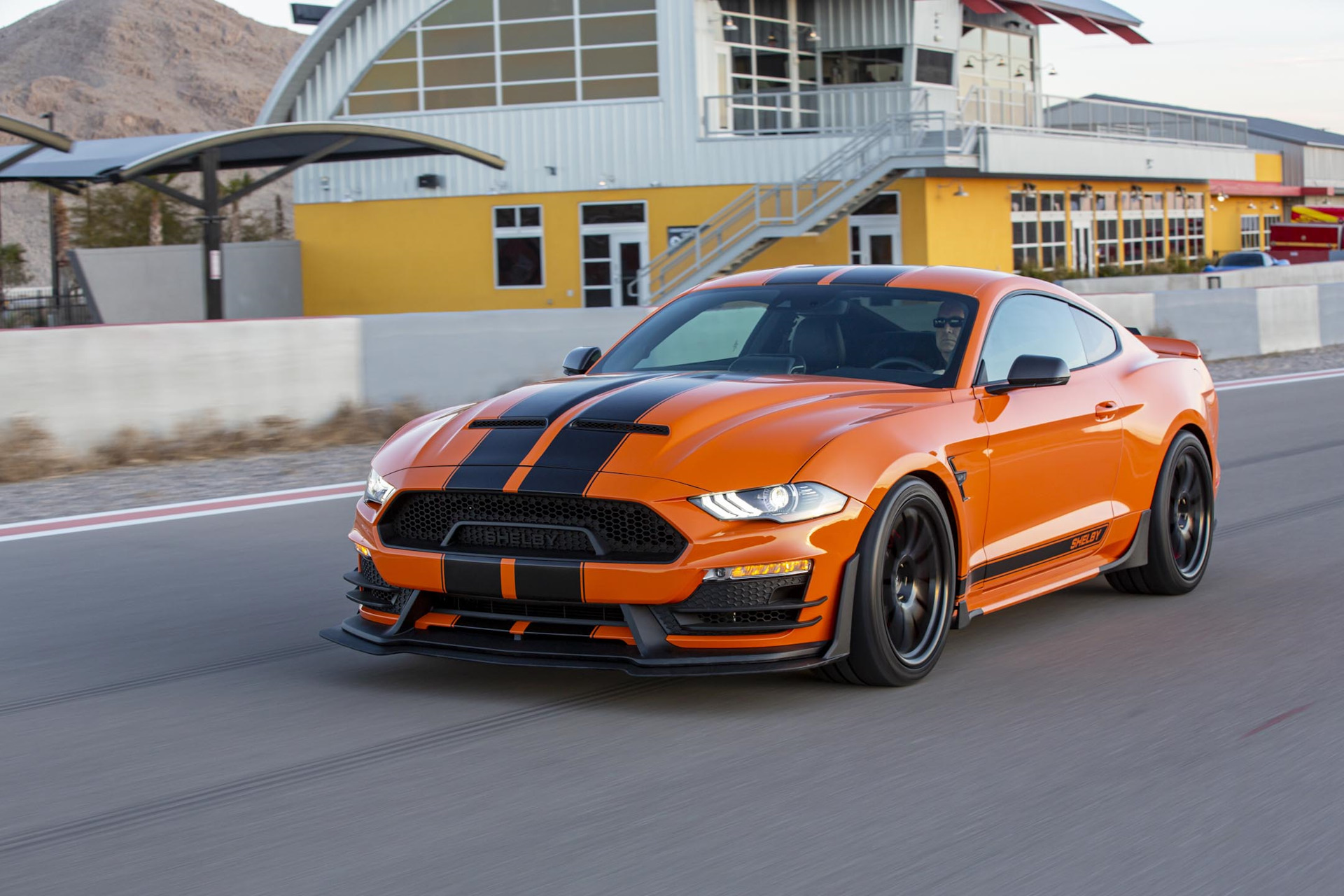 Ford Mustang Shelby gt500 оранжевый