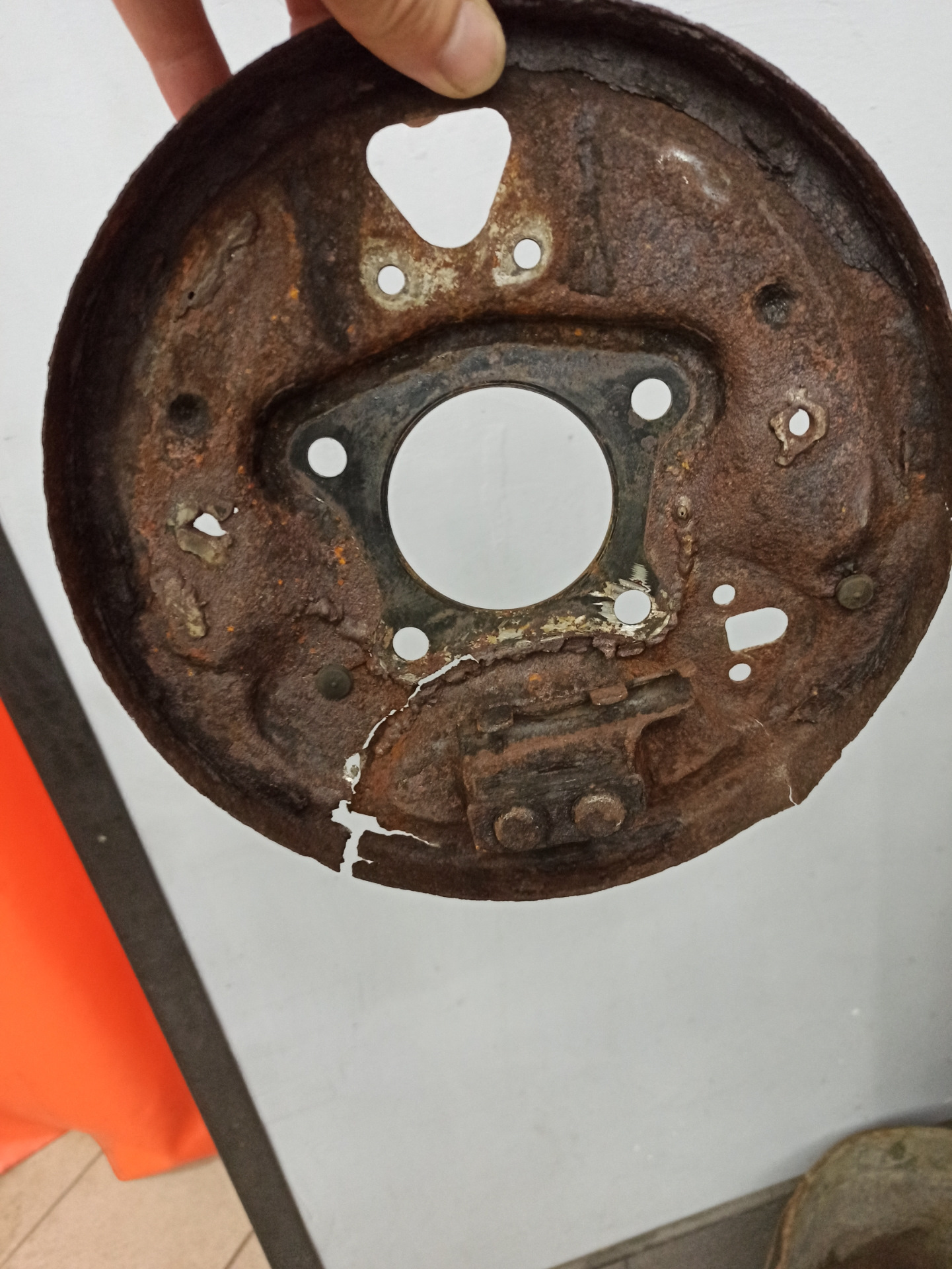 Кожух тормозного барабана — Toyota Carina E, 2 л, 1996 года | своими ...