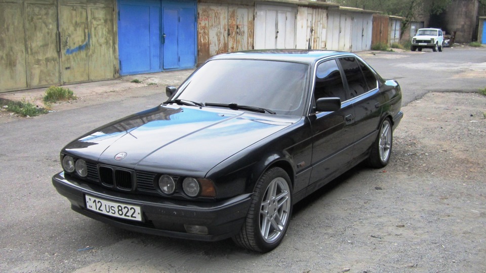 Бмв 95 года. БМВ е34 1990. BMW 525 1990. BMW 5 1990. BMW 5 2.5 1990.