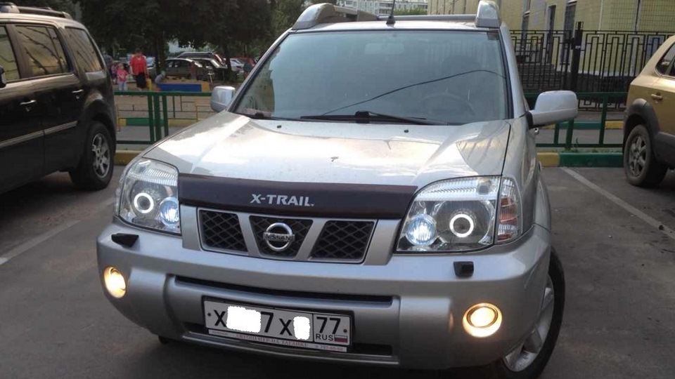 Линза x trail. Фары на Nissan x-Trail t30. Альтернативная оптика Nissan x-Trail t31. Nissan x Trail 30 кузов. Реснички на икстрейл т30.