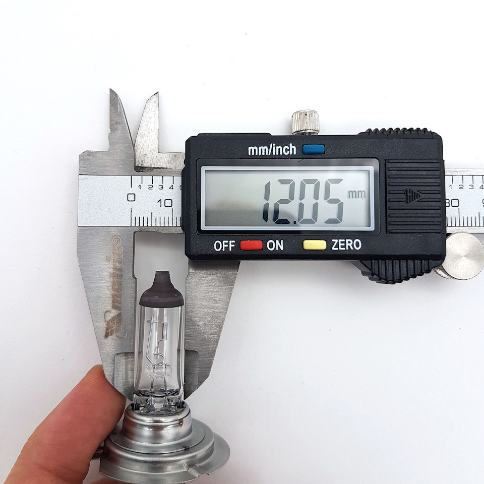 Рис. 19 — Диаметр колбы обычной галогенной лампы Philips — Volvo S60 (1G)