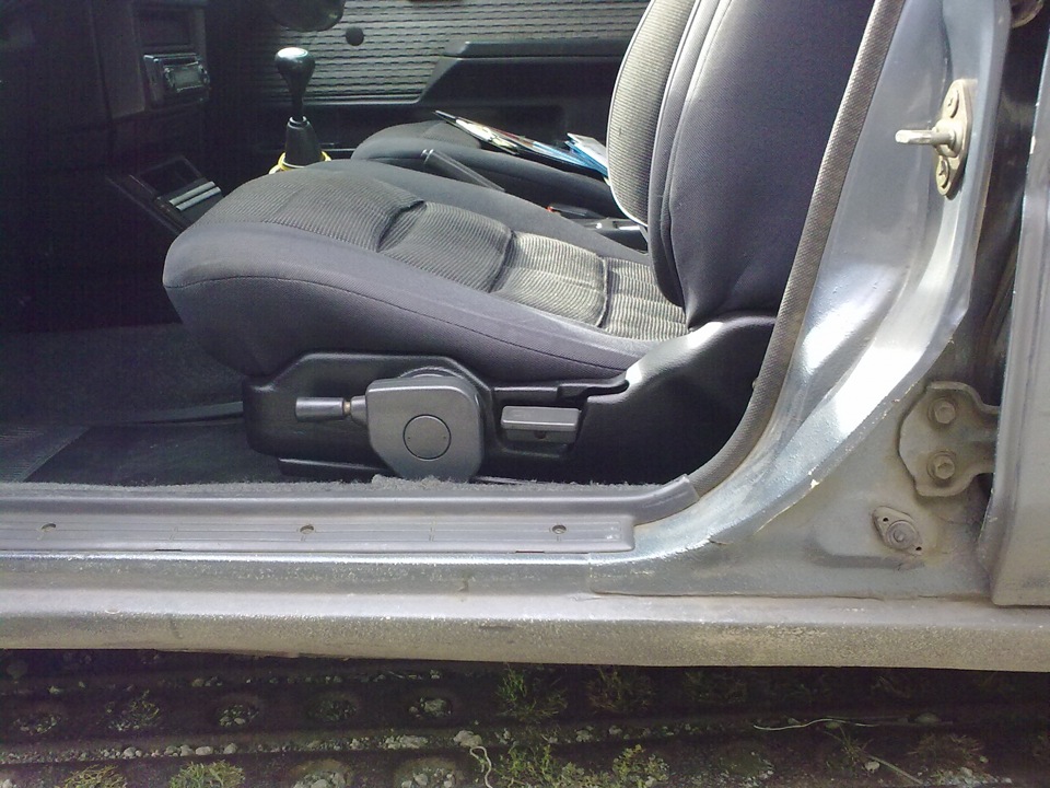 Перетяжка кожзамом пластика сидений — Toyota Corolla (80), 1,3 л, 1987 ...