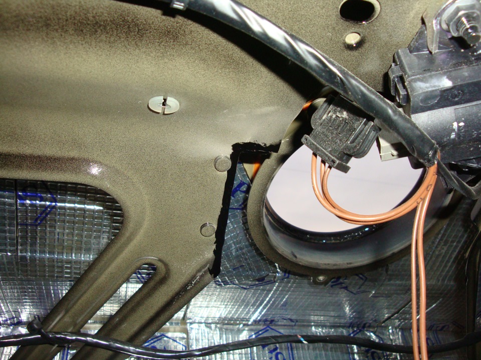 — нужно отрезать часть каркаса — подкрашиваем швы среза — Volkswagen Passat B6