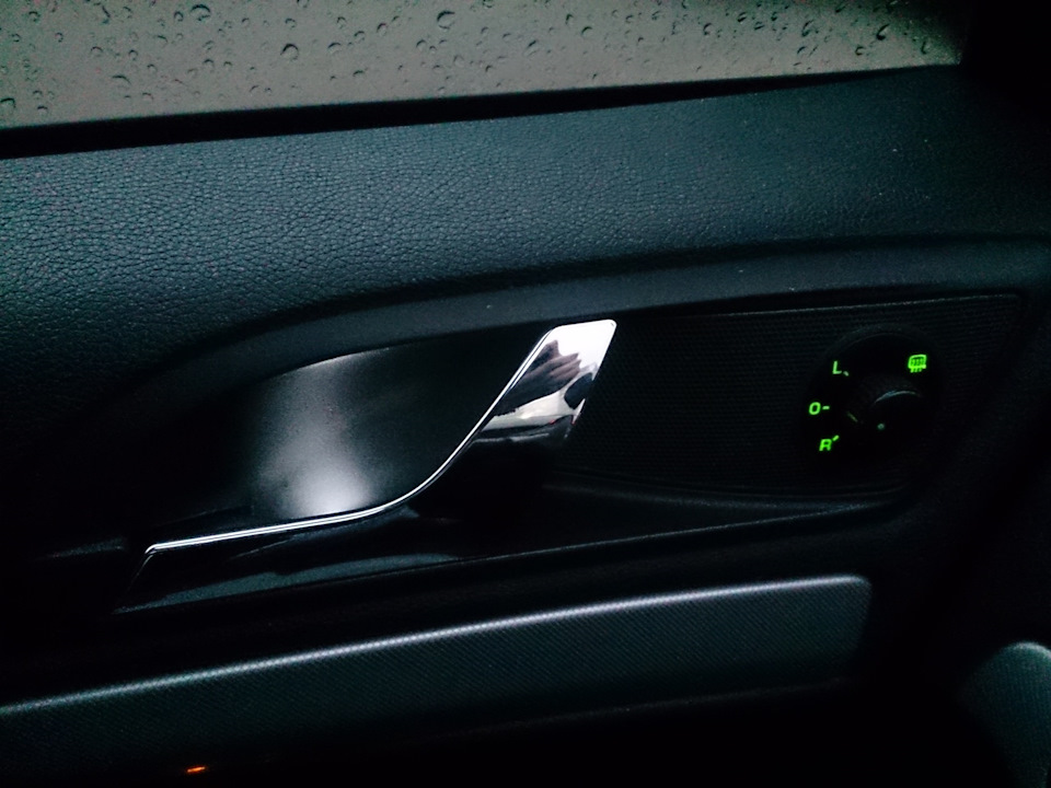 Подсветка ручек дверей. Почти не колхоз. — Skoda Octavia A5 Mk2, 1,4 л ...