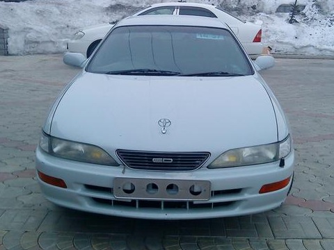 Radiator grille  - Toyota Carina ED 20 L 1994