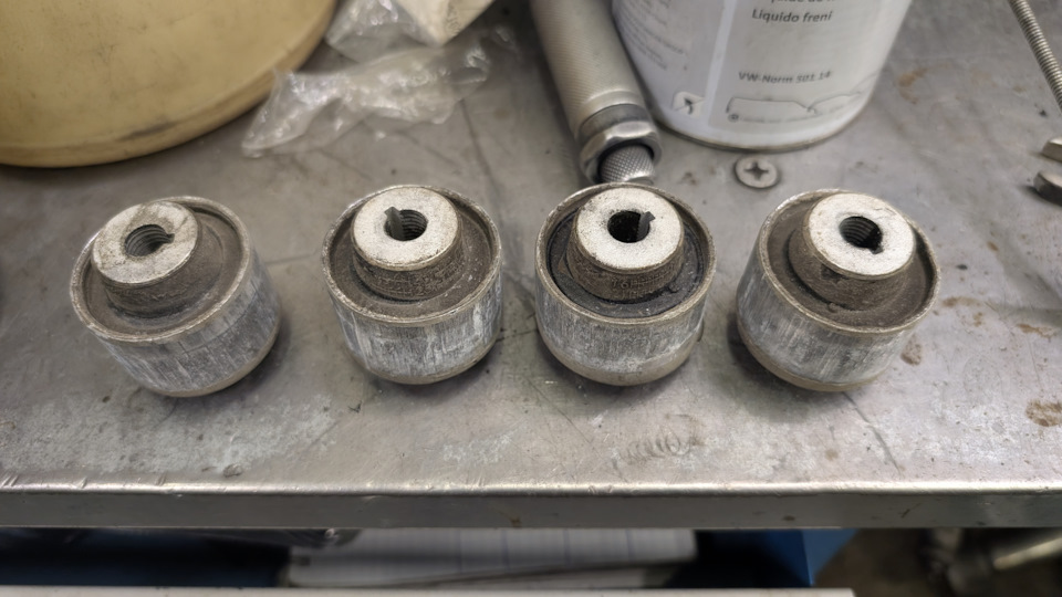 Обслуживание передней подвески — Audi Q5 (2G), 0,5 л, 2018 года ...