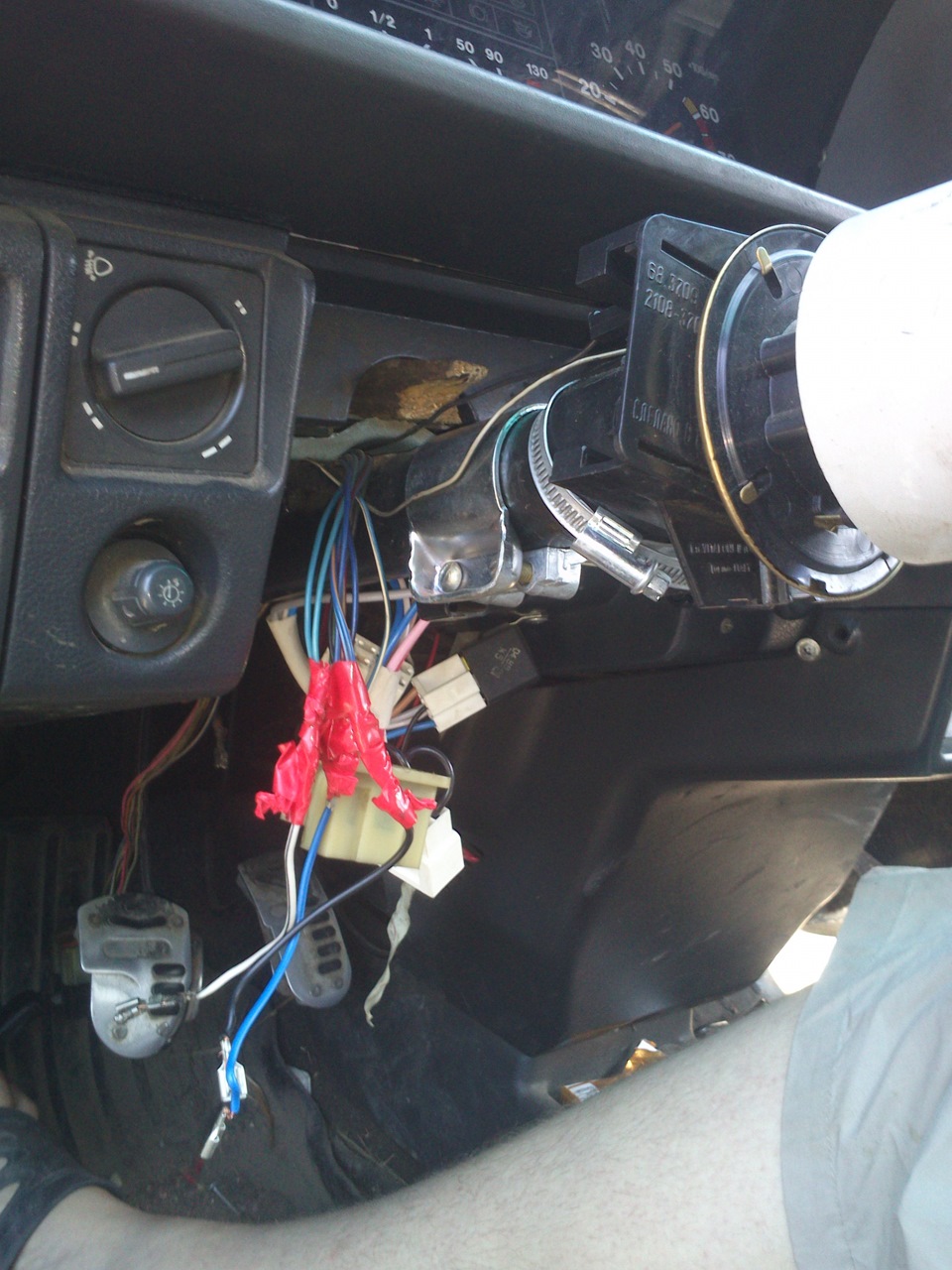 вчера заклинило замок зажигания — Lada 21099, 1,5 л, 1999 года | своими ...