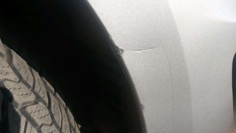 зарапина довольно не приятная, пленка повреждена, подрезал. — Hyundai Santa Fe (2G)