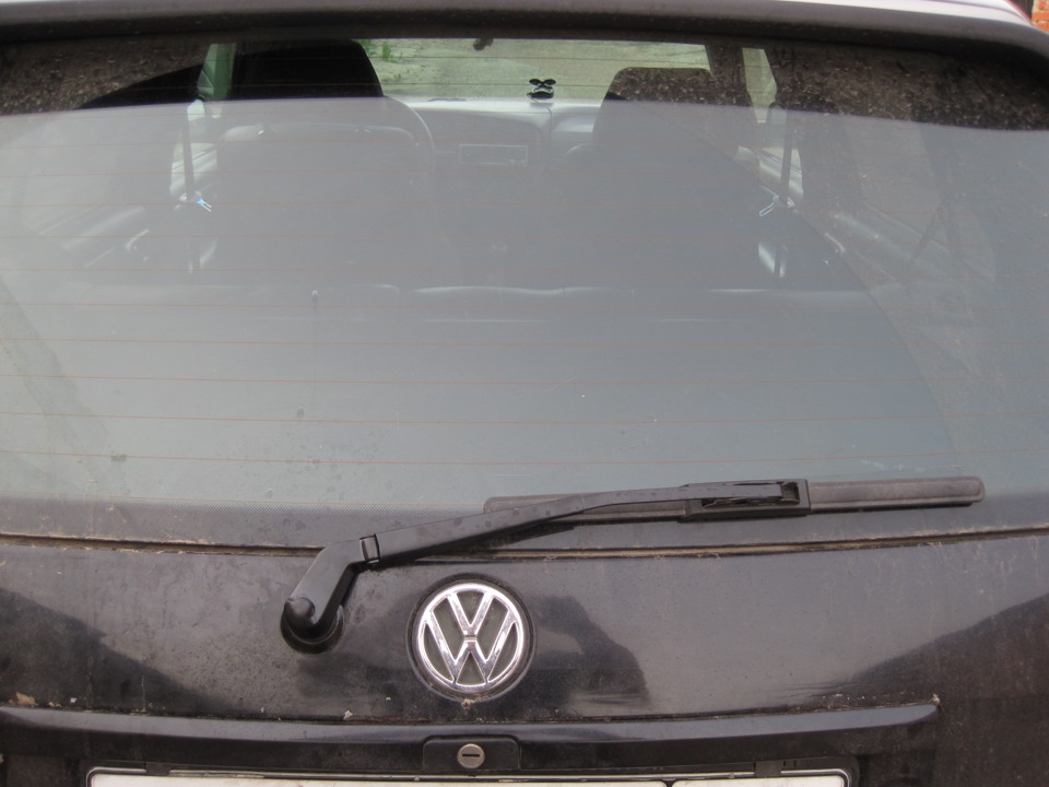 Как снять дворники гольф 6 Замена поводка заднего дворника - Volkswagen Golf Mk3, 1,6 л, 1996 года своими р