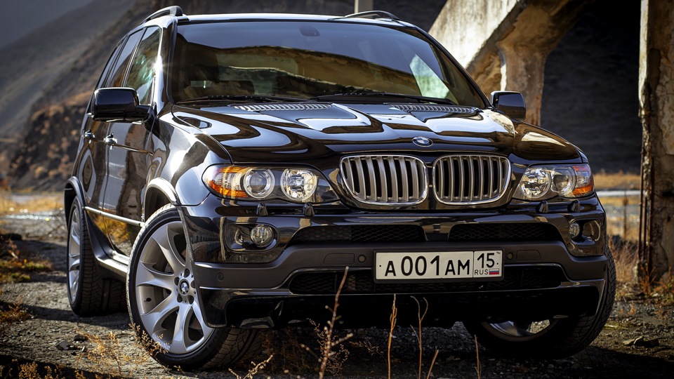 черный bmw x5