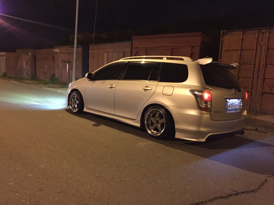 Toyota Corolla Fielder 2013 stance