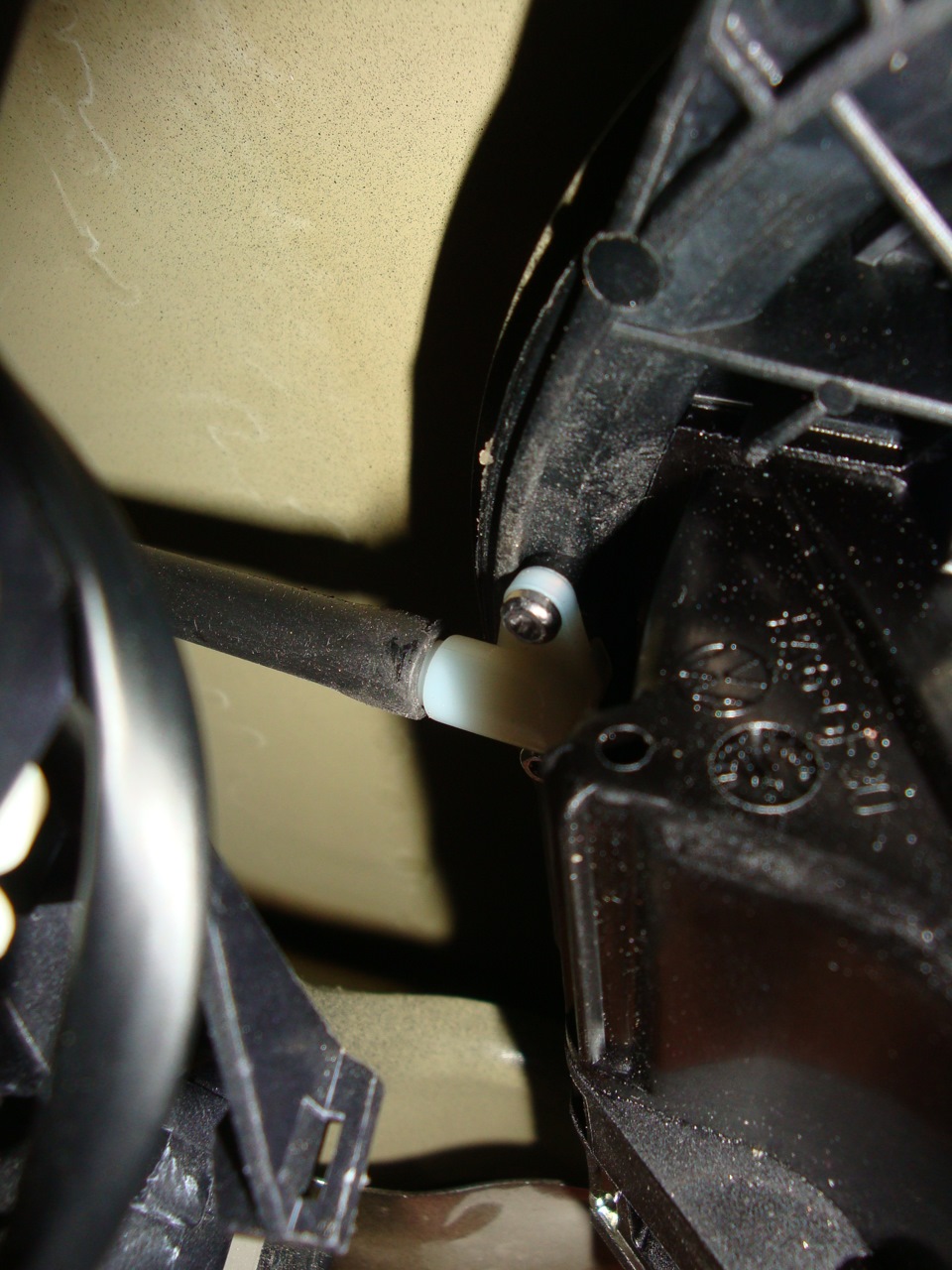 — устанавливаем камеру — подсоединяем дренажный шланг — Volkswagen Passat B6