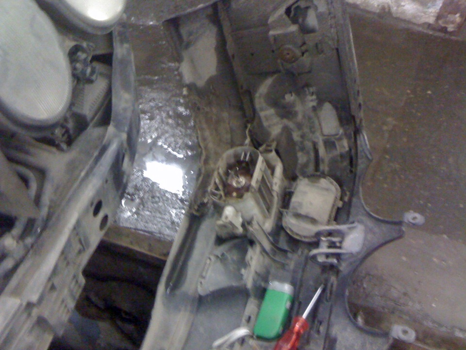 Новая эмблема на капот, ремонт противотуманок и установка пыльника под ...