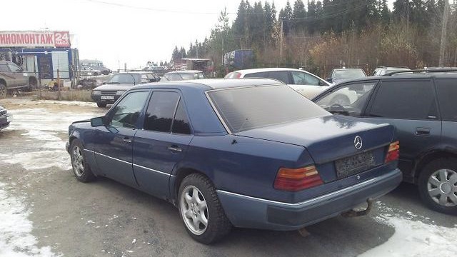 Mercedes Benz e class w124 синий